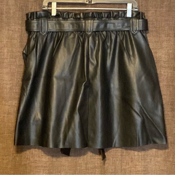 Andrew Marc New York “Paperbag” Faux Mini Skirt Black women’s size 1X - Picture 2 of 8